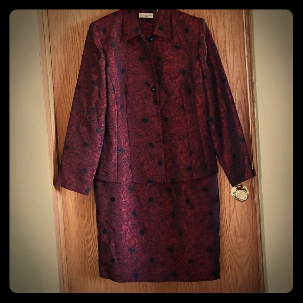 Beautiful Amanda Smith Dress Suit